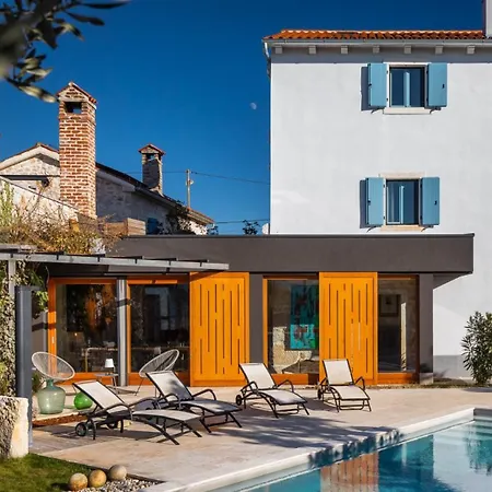 Beautiful Maxima Agri With Pool In Porec Filipana